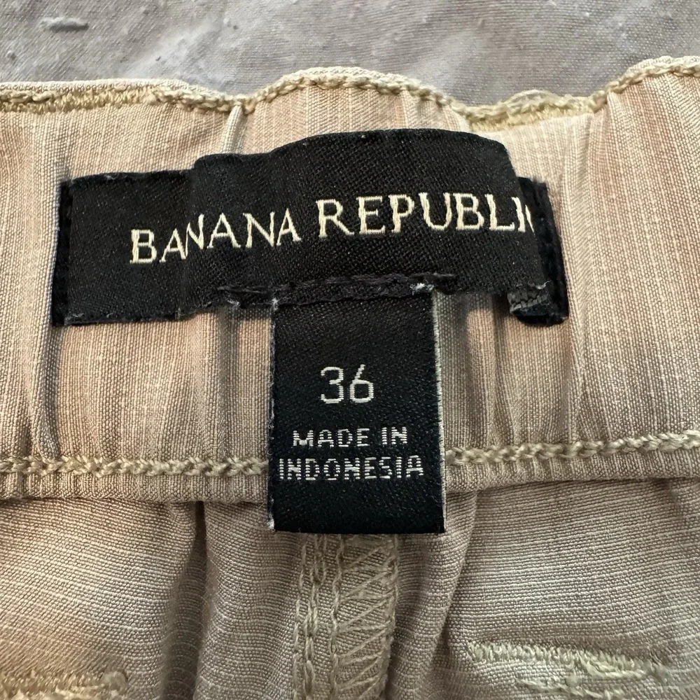Banana Republic Khaki Chino Quick Dry Material Men's Size 36